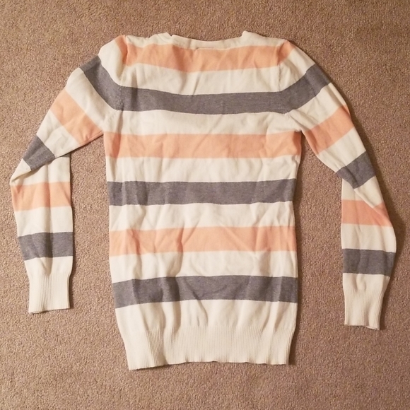 V-neck sweater with gray, peach, and cream stripes - Picture 2 of 3